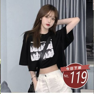 D. Studio 台灣發貨韓版修身小眾寬鬆高腰穿搭短版上衣衣服 女裝 t恤 短袖t恤 上衣T360