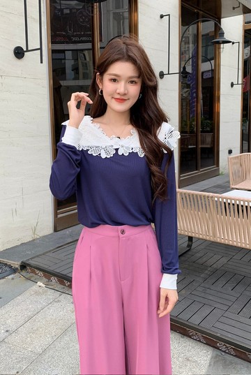Nega C. 拼色蕾絲針織上衣| 深藍色| 彈性