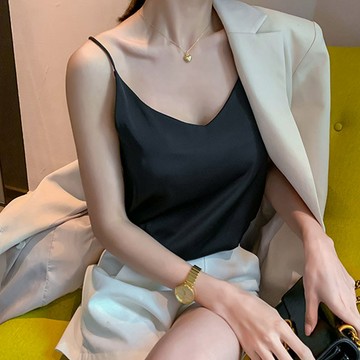 【台灣出貨📣】緞面背心 細肩背心 小可愛 露背背心 吊帶背心 V領背心 細肩帶上衣 細肩帶背心 外穿背心【GN05】