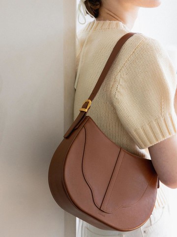 Carve Hobo Shoulder Bag [Brown]