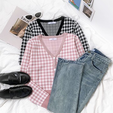 『現貨馬上出』RENA復古粉色格子秋季少女V領排扣修身短款顯瘦百搭長袖針織開衫【R19183】