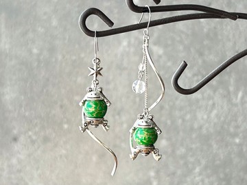 跳躍青蛙耳針 耳夾 和紙 綠色 青蛙 紙珠 輕盈耳飾 日本製造 聖誕節包裝