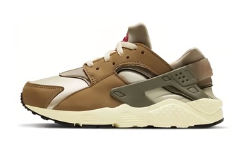 STUSSY X AIR HUARACHE LE PS DESERT OAK 2021