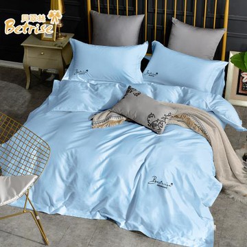【Betrise】LOGO系列 300織紗100%純天絲防蹣抗菌四件式兩用被床包組 井天藍(雙人)