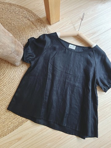 心花系列-黑色亞麻短袖印花上衣