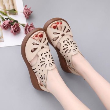 086魚嘴涼鞋厚底軟底真皮女鞋媽媽鞋手工花朵鏤空魚嘴涼鞋夏復古
