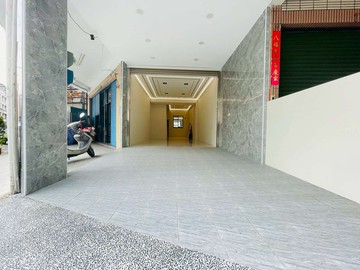 (娜)瑞隆商圈全新翻修五套房騎樓透天店住｜高雄市前鎮區武慶一路