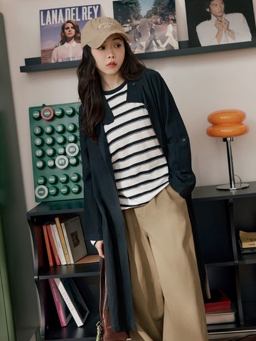 休閒素面排釦後綁帶長版外套