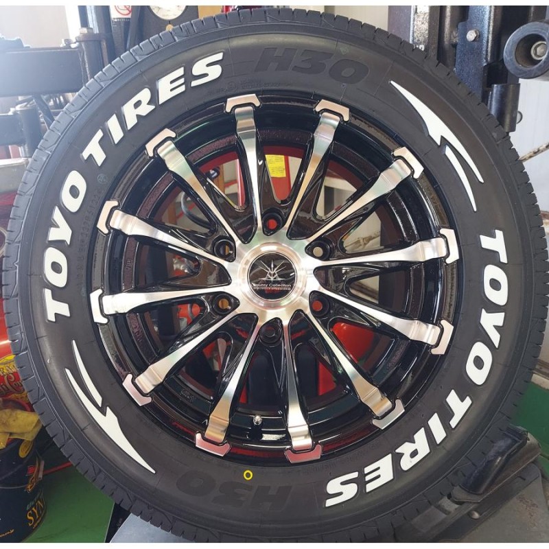 かなりの溝ありです200系ハイエースタイヤアルミホイール　215/60R17