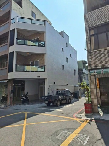 鳳山文聖邊間翻新透天店住｜高雄市鳳山區文聖街