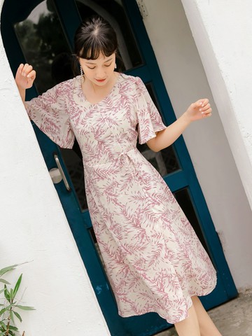 V領雪紡滿版樹葉印花荷葉袖洋裝