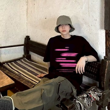✨免運！隔日達！ ✨ 短袖t恤 五分袖 男生上衣 oversaie 短踢 美式上衣 寬版落肩 休閒百搭 圓領短袖