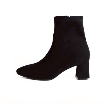 KOKKO百搭素面圓尖頭顯瘦貼腿短靴麂皮黑