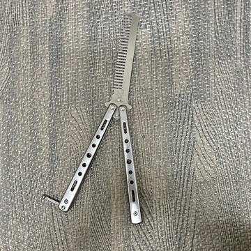 [沐沐屋] 不鏽鋼蝴蝶梳 折疊梳 蝴蝶甩刀 甩梳 梳子-