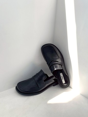 Rounded Backless Loafer / D21S02-BK