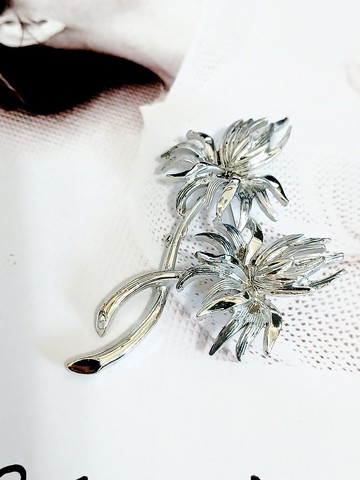vintage jewelry 古典銀色薊花別針