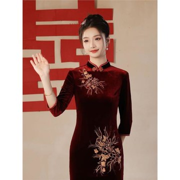 伊綢秋冬新中式高檔金絲絨繡花喜婆婆七分袖改良紅色旗袍大碼顯瘦