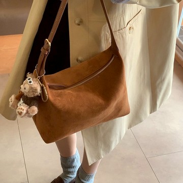 🔥臺灣出貨🔥側背包 腋下簡約餃子包 韓版複古包 絨麵側肩包 簡約通懃鹿皮絨側背包 單肩手提包 肩背包 單肩包