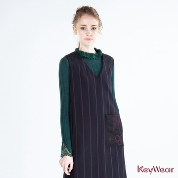 KeyWear奇威名品 典雅風領口拼接蕾絲針織上衣-綠色