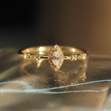18K金欖尖形鑽石戒指18K Gold Diamond Marquise Ring