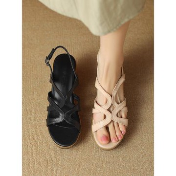 今年新款絕美坡跟涼鞋女媽媽厚底高跟顯瘦裸色軟底增高百搭松糕鞋