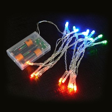 摩達客 聖誕燈LED燈串 20燈電池燈  四彩光 +透明線  1條