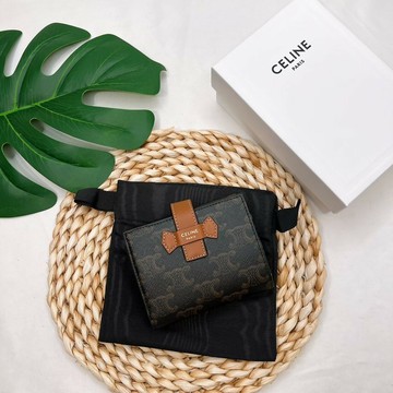 歐美代購 台灣現貨 Celine 經典TRIOMPHE滿版老花帆布拼接小羊皮壓釦短夾