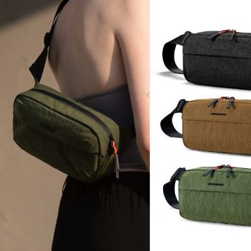 【KINGSONS】水洗紋理-防水貼身斜背胸包｜防潑水材質｜多隔層收納