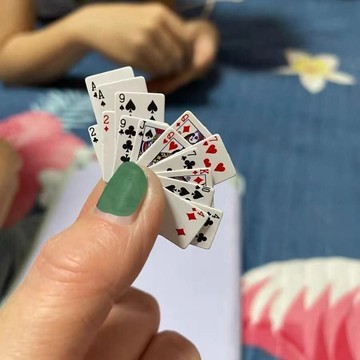 臺灣出貨🤩迷你小撲克牌小東西指甲大小網紅同款可愛玩具無聊神器
