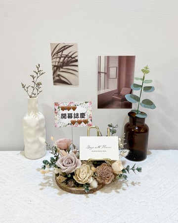 預購。祝賀送禮。永生花名片座