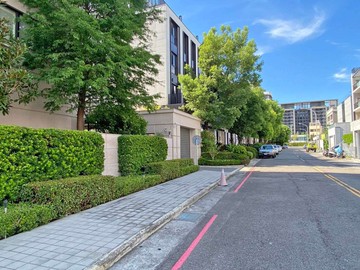 獨賣單二臨路大地坪/獨棟電梯豪墅/全新完工｜台中市南屯區新富一街