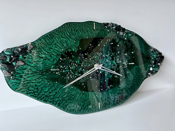 大橢圓形翡翠綠環氧樹脂鐘，手工現代掛鐘，天然石