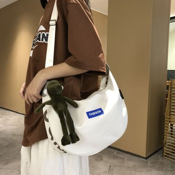 斜跨包包 新款大容量餃子斜挎包學生上課補課百搭手拎書袋單肩通勤外出便攜 男女款小背包 斜挎包 單肩包 男女 情侶 拉鏈