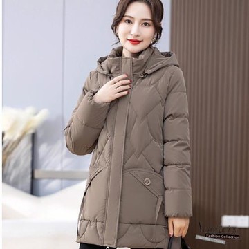 【YOUNGBABY中大碼】大釦口袋菱格車線可拆帽夾棉保暖中長版外套 中大尺碼女裝