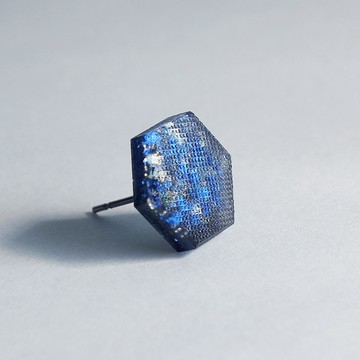 藍絲絨 / 樹脂耳環 - 單隻 / 六角形 藍色