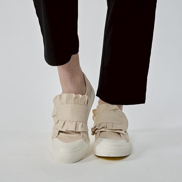 moz瑞典 駝鹿 法式奶霜花瓣鞋(杏色)