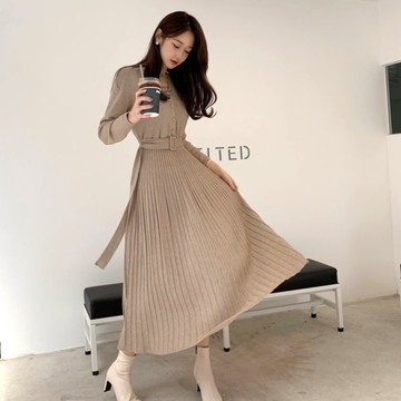 連身裙．復古素面排扣綁帶針織百褶長版洋裝．白鳥麗子