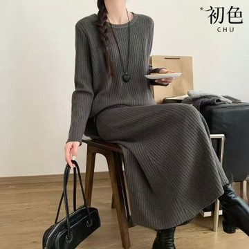 初色 復古風簡約坑條紋圓領長袖針織毛衣上衣女上衣+純色高腰直筒裙中長裙半身裙-共2色-18248(F可選)