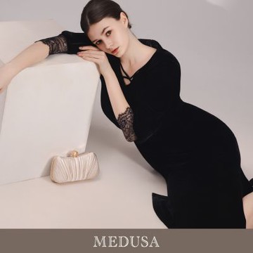 現貨【MEDUSA 曼度莎】交叉蕾絲絲絨修身洋裝（M-XL）｜小禮服 氣質洋裝 宴會穿搭