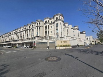 鄰橋科★花町墅★高科大臨路6大房電梯店墅｜高雄市楠梓區芎蕉一街