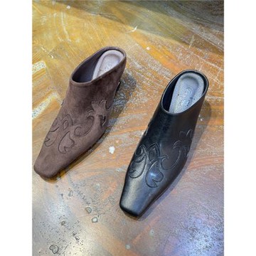 小池在首爾2023年秋季新款小方頭絨面雕花布洛克風細高跟包頭拖鞋