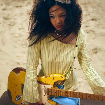 Aprilpoolday / 不對稱綁帶上衣 PATTI WRAP BLOUSE