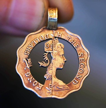 硬幣改造吊墜 (公字女皇)