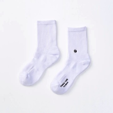 【ChangeTone 襪子專賣店】LOGO刺繡運動中筒襪〈白〉