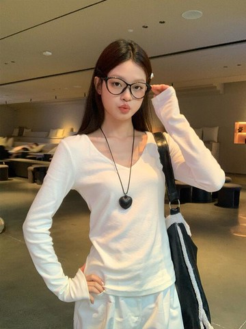 【好康免運】女春季白t V領長袖 t恤 純色 加絨內搭 打底衫 上衣 正肩顯瘦女裝