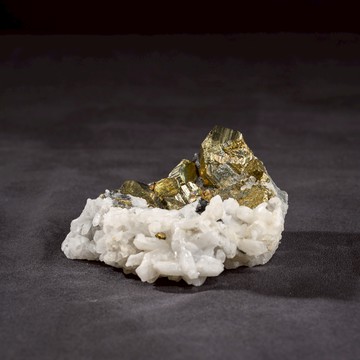 江西彩虹黃銅礦共生方解石 ｜江西 彩虹黃銅礦 共生方解石 原礦 桌上型 風水擺件 S24CG08-16