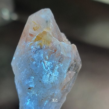 天然红泥黄泥骸骨水晶古老窗口老灵魂油胆荧光亮皮權杖包裹体