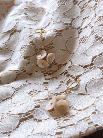 -薄貝小串花/*2色*陶製耳環*耳夾