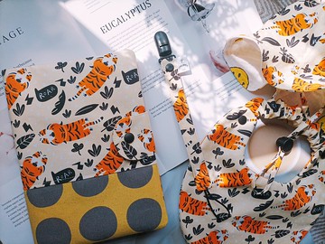 津Handmade 彌月禮盒組/寶寶手冊套/圍兜/帽子/奶嘴鍊