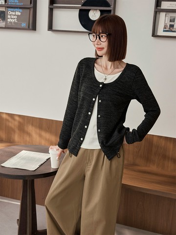 假兩件坑條針織排釦抽繩長袖上衣